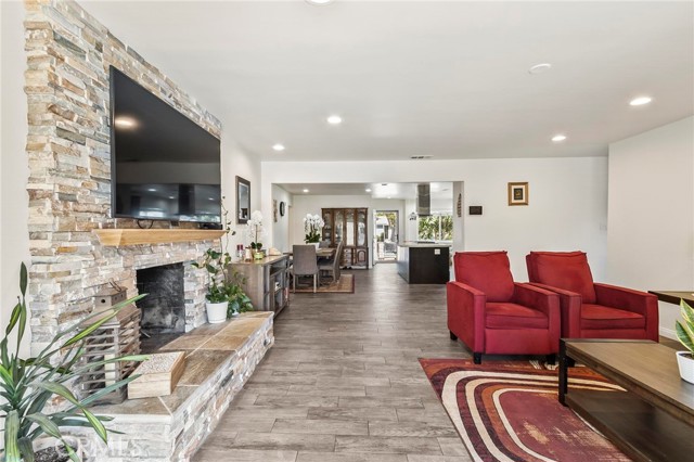11131 Alburtis Avenue, Norwalk CA: https://media.crmls.org/medias/e21af6ce-219a-496b-b4c1-ab4b0e29161a.jpg