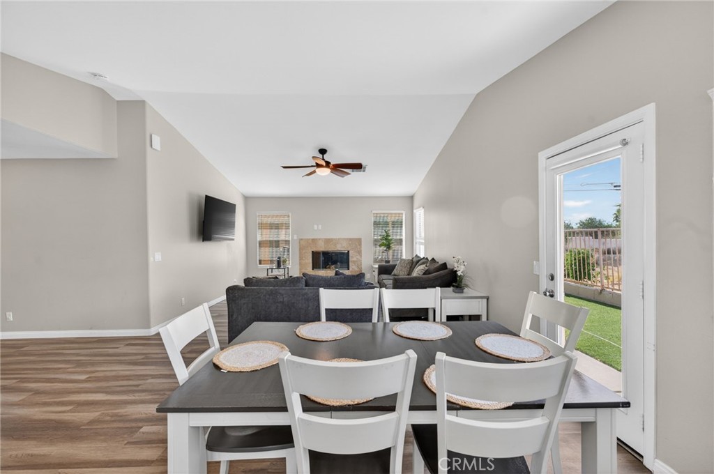 https://media.crmls.org/medias/e21b4644-b786-4cb0-bfea-11ab0616852b.jpg?preset=X-Large