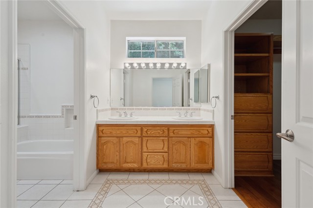 22501 Marilla Street, Chatsworth CA: https://media.crmls.org/medias/e21bc36a-9658-4c87-9abe-84db4e9df9db.jpg
