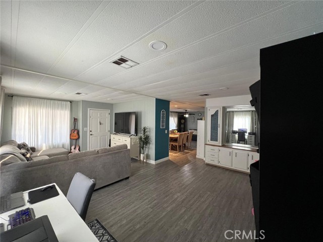 Detail Gallery Image 5 of 34 For 201 W Collins Ave #40,  Orange,  CA 92867 - 2 Beds | 2 Baths