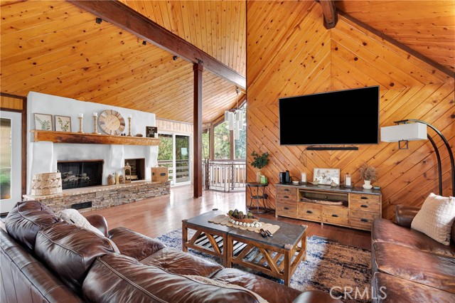 825 Grass Valley Road, Lake Arrowhead CA: https://media.crmls.org/medias/e21c4674-284d-4f60-8e2b-c48dfa741071.jpg