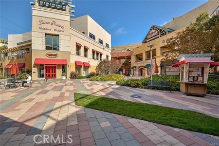 https://media.crmls.org/medias/e21cb2c8-8b77-4410-b8b1-eccd9bb84858.jpg?preset=X-Large