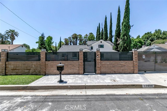 17800 Raymer Street, Sherwood Forest CA: https://media.crmls.org/medias/e21e4052-ac28-4d37-a1d5-87f6481e515c.jpg