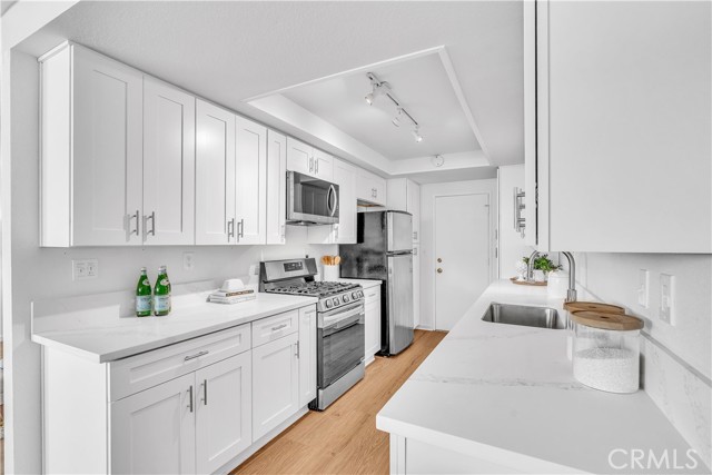 330 W California Boulevard, Pasadena CA: https://media.crmls.org/medias/e21e7e7b-5427-4675-b164-700991128d64.jpg