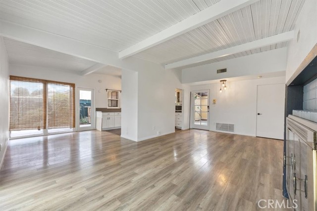 Detail Gallery Image 1 of 17 For 18027 Hemmingway St, Reseda,  CA 91335 - 3 Beds | 3 Baths