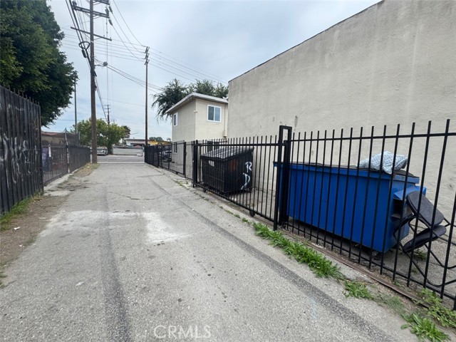 Detail Gallery Image 9 of 71 For 9205 S San Pedro St, Los Angeles,  CA 90003 - – Beds | – Baths
