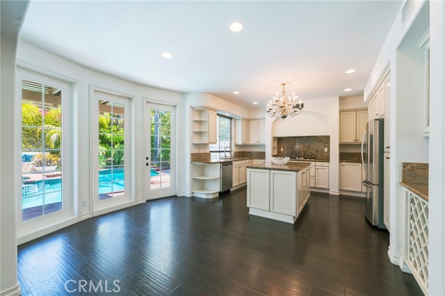 6535 Park Royal Circle, Huntington Beach CA: https://media.crmls.org/medias/e21fc1ed-6fdd-4a19-9087-19a3d0636987.jpg