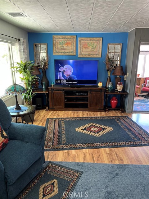 55524 Yucca Trail, Yucca Valley CA: https://media.crmls.org/medias/e220728b-20e1-4931-a234-a88491161a2c.jpg
