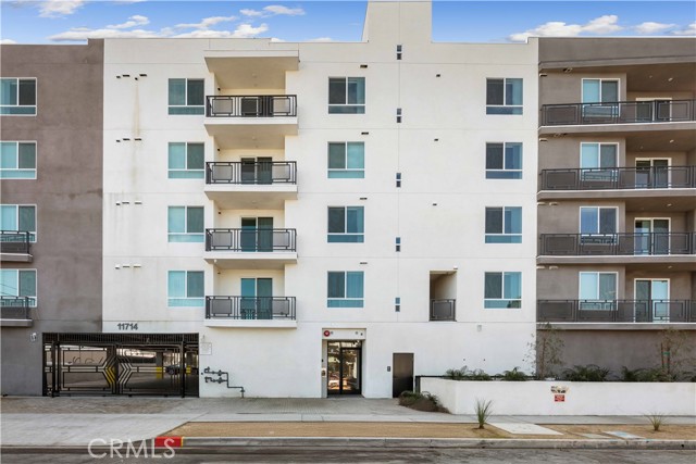 11714 Archwood Street, North Hollywood CA: https://media.crmls.org/medias/e22096f0-f1d0-4c8f-9af3-4849674ee58b.jpg