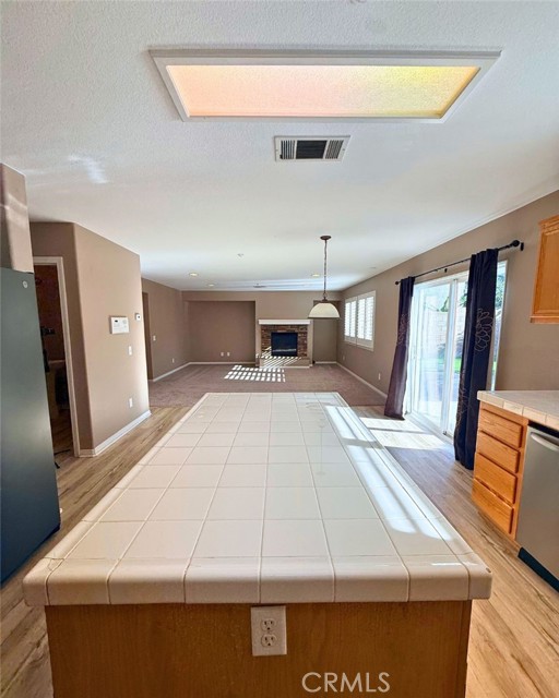 Detail Gallery Image 4 of 32 For 5741 Reagan, Fontana,  CA 92336 - 3 Beds | 2/1 Baths