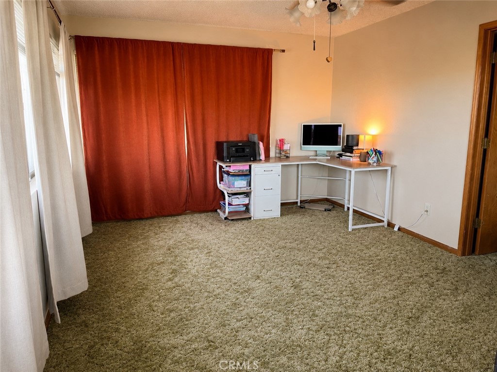 https://media.crmls.org/medias/e2210c65-b981-4801-834a-eb745dbf26d1.jpg?preset=X-Large