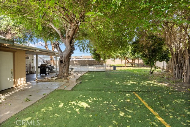 4060 Olive Street, Chino CA: https://media.crmls.org/medias/e2211c2a-8ad5-403d-b05a-4b1f34579521.jpg