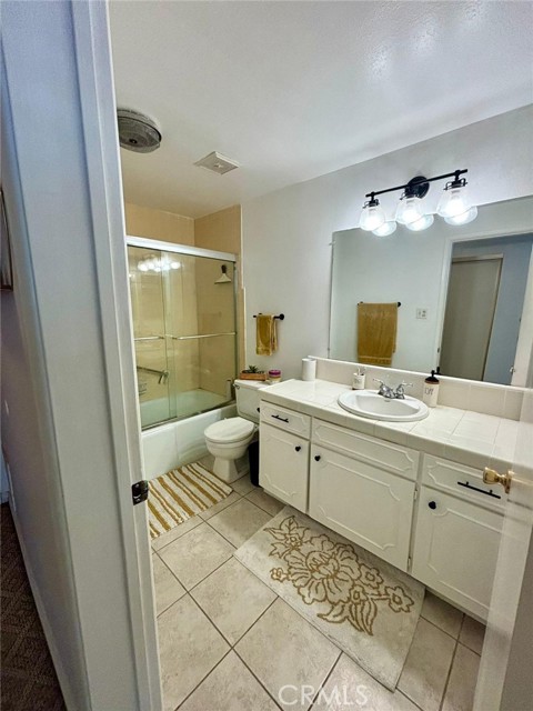 615 E Broadway, Long Beach CA: https://media.crmls.org/medias/e221888c-6c8f-4a5c-9ace-289ec71d9414.jpg