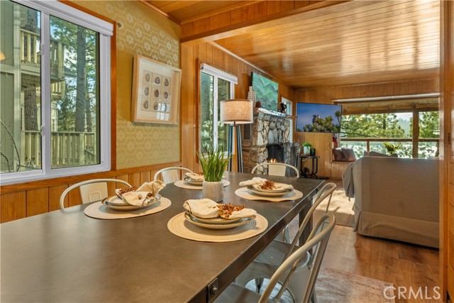 Detail Gallery Image 11 of 37 For 39521 Lake Dr, Big Bear Lake,  CA 92315 - 4 Beds | 2 Baths