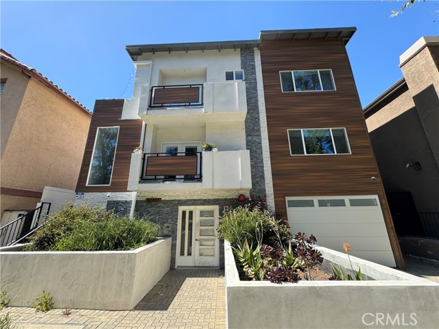 Detail Gallery Image 1 of 18 For 22425 S Del Valle St #3,  Woodland Hills,  CA 91364 - 3 Beds | 2/1 Baths