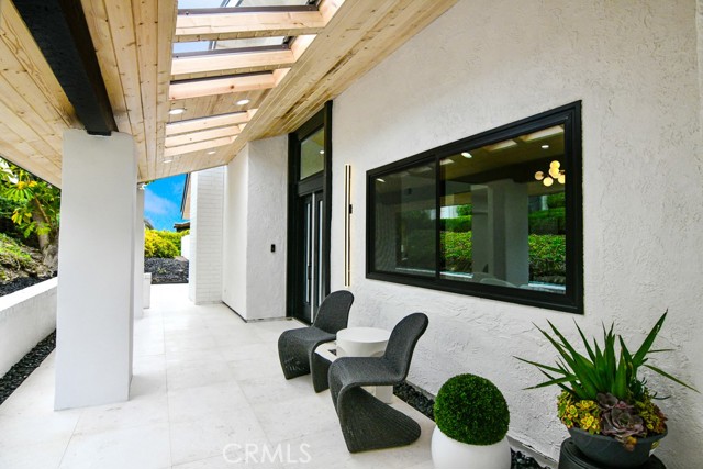 Detail Gallery Image 5 of 41 For 10 White Water Dr, Corona Del Mar,  CA 92625 - 2 Beds | 2 Baths