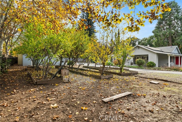 Detail Gallery Image 14 of 67 For 591 E Lassen, Chico,  CA 95973 - 4 Beds | 3 Baths