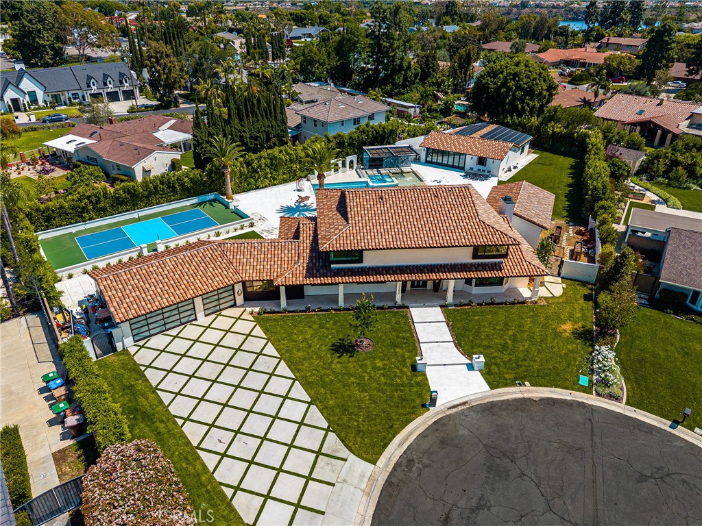 https://media.crmls.org/medias/e223cd08-2caa-460a-8946-b2983d1ff2d8.jpg?preset=X-Large