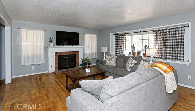Detail Gallery Image 3 of 32 For 14989 Blue Grass Dr, Helendale,  CA 92342 - 4 Beds | 3 Baths