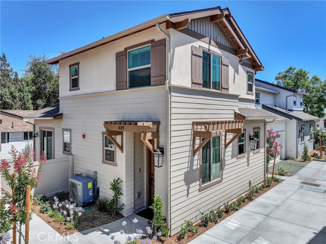 619 E Walnut, Monrovia CA: https://media.crmls.org/medias/e223ce90-a80a-48de-bb3c-ba334b7465ee.jpg