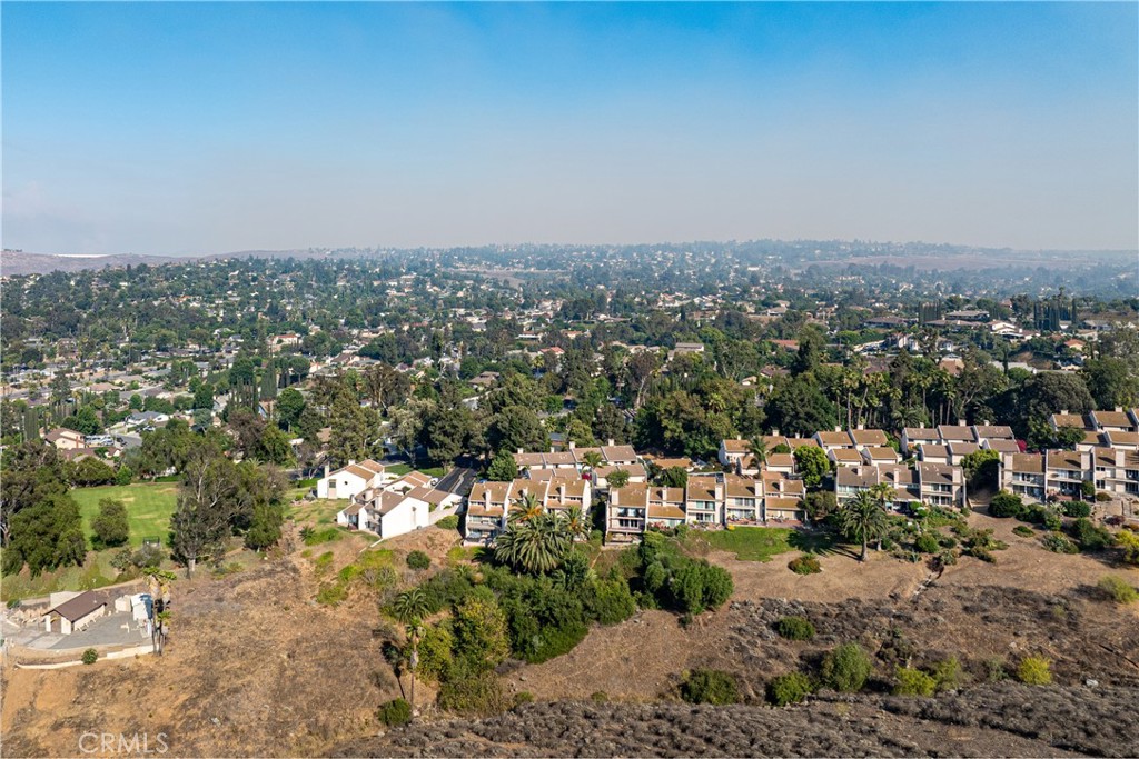https://media.crmls.org/medias/e223ea60-42c8-4980-9425-9a5e2220a9a7.jpg?preset=X-Large