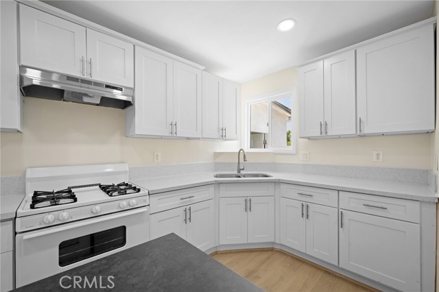8302 Webb Avenue, Sun Valley CA: https://media.crmls.org/medias/e224cb6d-3d66-4099-bf77-528ae4a0d6b9.jpg