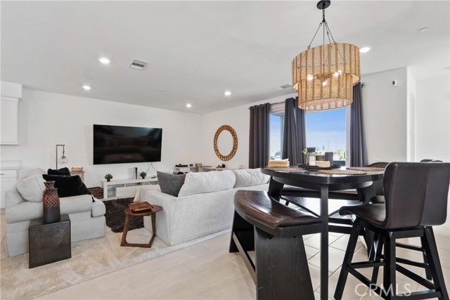 Detail Gallery Image 17 of 25 For 1096 N Anaheim Blvd., Anaheim,  CA 92801 - 4 Beds | 3/1 Baths