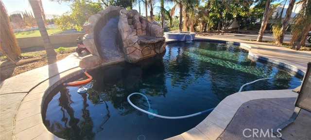 Detail Gallery Image 8 of 15 For 17319 Timberview Dr, Riverside,  CA 92504 - 4 Beds | 4 Baths