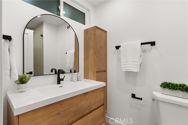 Detail Gallery Image 22 of 33 For 2402 W Flora St, Santa Ana,  CA 92704 - 4 Beds | 2/1 Baths