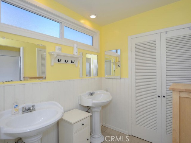 Master bath with dual pedestal sinks