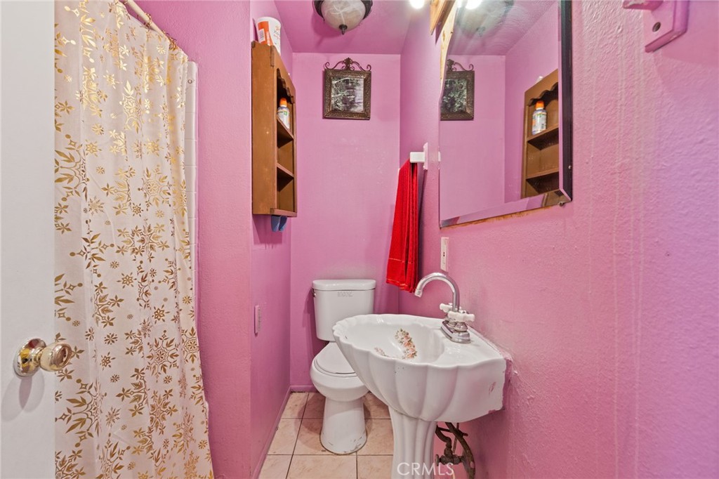 https://media.crmls.org/medias/e226502f-7f9e-453d-8557-c6c526a10e29.jpg?preset=X-Large
