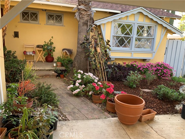 Detail Gallery Image 2 of 13 For 4943 Topanga Canyon Bld, Woodland Hills,  CA 91364 - 3 Beds | 2 Baths