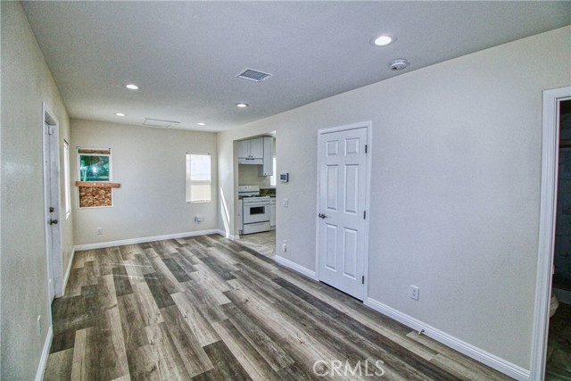 Detail Gallery Image 5 of 20 For 128 N Sheridan St, Corona,  CA 92882 - 3 Beds | 3 Baths