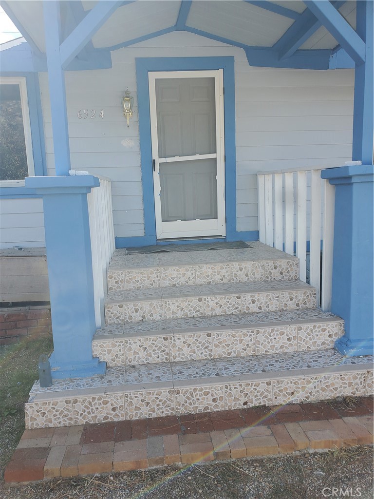 6524 Lowry