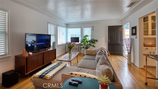 204 38th Street, Manhattan Beach, California 90266, 3 Bedrooms Bedrooms, ,2 BathroomsBathrooms,Residential,Sold,38th,SB22047945