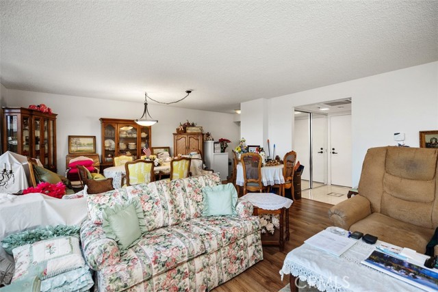 Detail Gallery Image 13 of 70 For 24055 Paseo Del Lago #411,  Laguna Woods,  CA 92637 - 1 Beds | 1/1 Baths