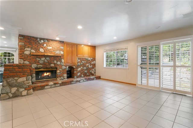 Detail Gallery Image 3 of 40 For 27442 Meadow Bay Dr, Lake Arrowhead,  CA 92352 - 4 Beds | 3/1 Baths