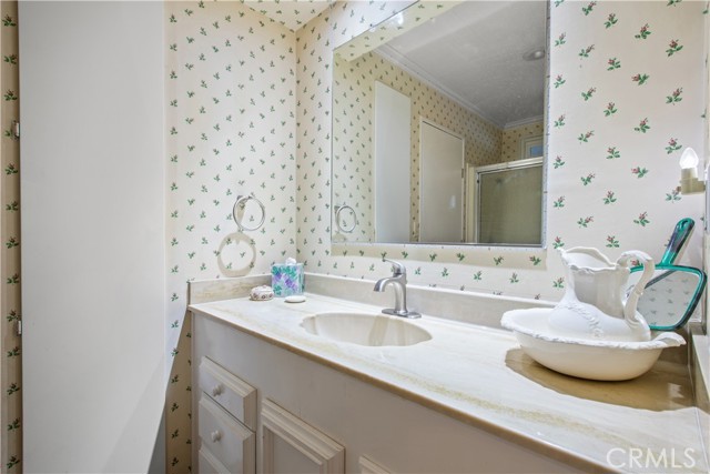 5200 Irvine Blvd., Irvine CA: https://media.crmls.org/medias/e228d99c-6710-4d85-93a8-7c0b14f77f27.jpg