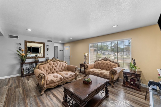 Detail Gallery Image 9 of 31 For 45029 16th St, Lancaster,  CA 93534 - 3 Beds | 2 Baths