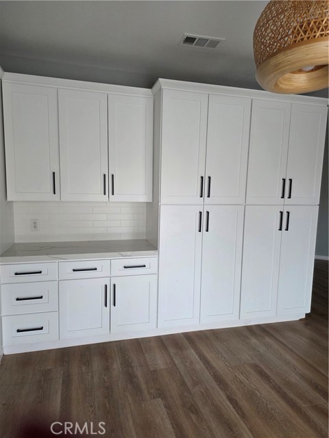 Detail Gallery Image 10 of 56 For 13040 Deep Water St, Victorville,  CA 92392 - 5 Beds | 3 Baths