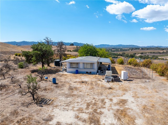 27 Wellsona Road, Paso Robles CA: https://media.crmls.org/medias/e22a2556-0e47-4004-bcc5-034ca06bb298.jpg
