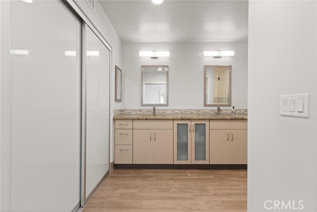 Detail Gallery Image 6 of 19 For 19 Laguna Court, Manhattan Beach,  CA 90266 - 3 Beds | 2/1 Baths