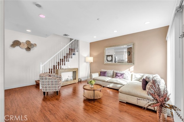 Detail Gallery Image 2 of 29 For 4842 Sapphire, Cypress,  CA 90630 - 3 Beds | 2/1 Baths