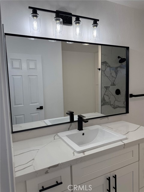 Detail Gallery Image 16 of 23 For 215 S Sullivan Ln #220,  Santa Ana,  CA 92704 - 4 Beds | 2 Baths