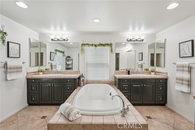 7919 Spring Hill Street, Chino CA: https://media.crmls.org/medias/e22c553c-f954-4f3a-9410-1030af0c8f94.jpg