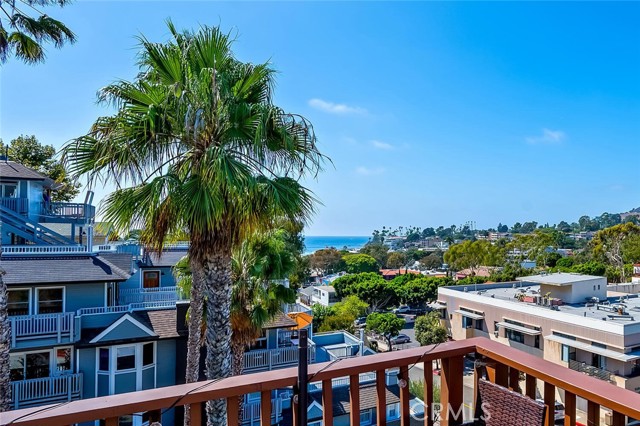 Detail Gallery Image 12 of 43 For 421 Loma Terrace, Laguna Beach,  CA 92651 - 3 Beds | 2/1 Baths