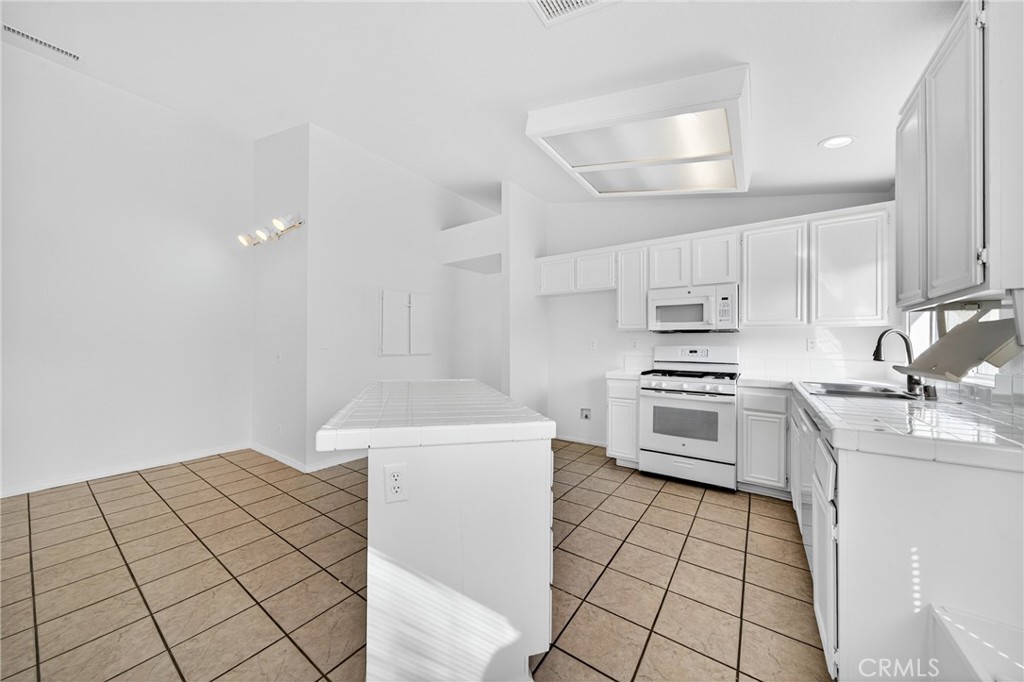 MLS #OC25249388 image #11