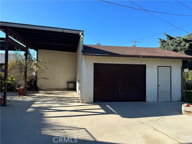 11203 Califa Street, North Hollywood CA: https://media.crmls.org/medias/e22fa7a3-ab7a-409e-b58a-afafac649952.jpg
