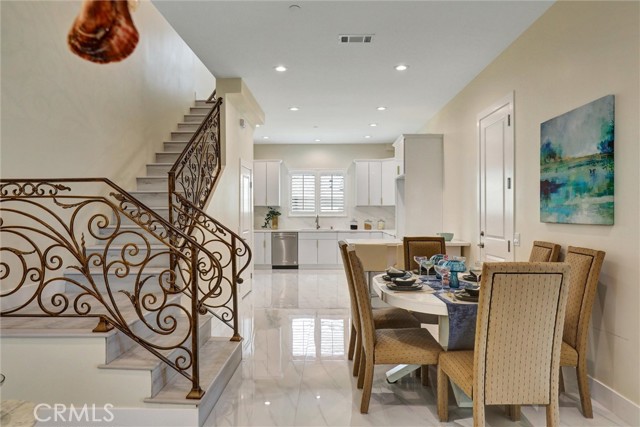 Detail Gallery Image 10 of 59 For 19002 Delaware St, Huntington Beach,  CA 92648 - 6 Beds | 5/1 Baths