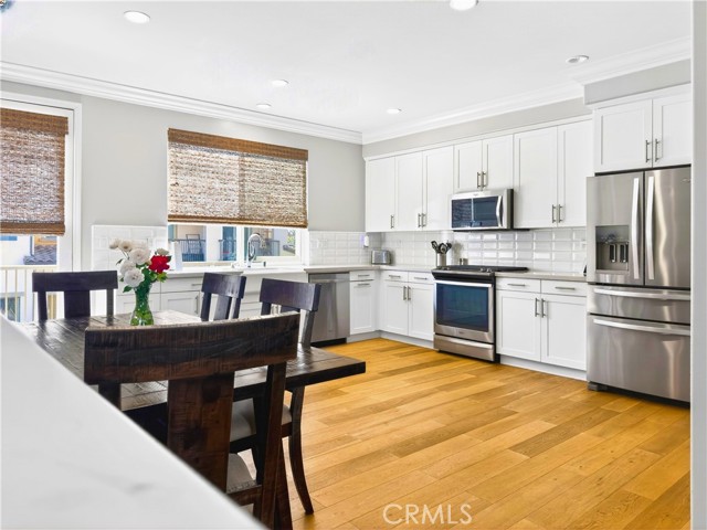 Detail Gallery Image 8 of 25 For 16901 Airport Circle #107,  Huntington Beach,  CA 92649 - 3 Beds | 2/2 Baths